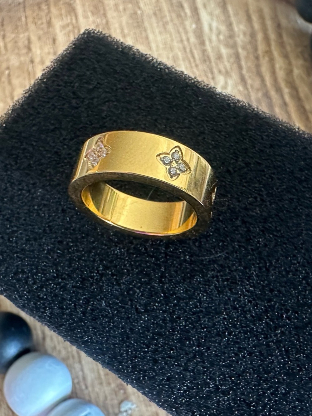 NWT Gold Plated Clover Accent Women's Band Ring Size 5